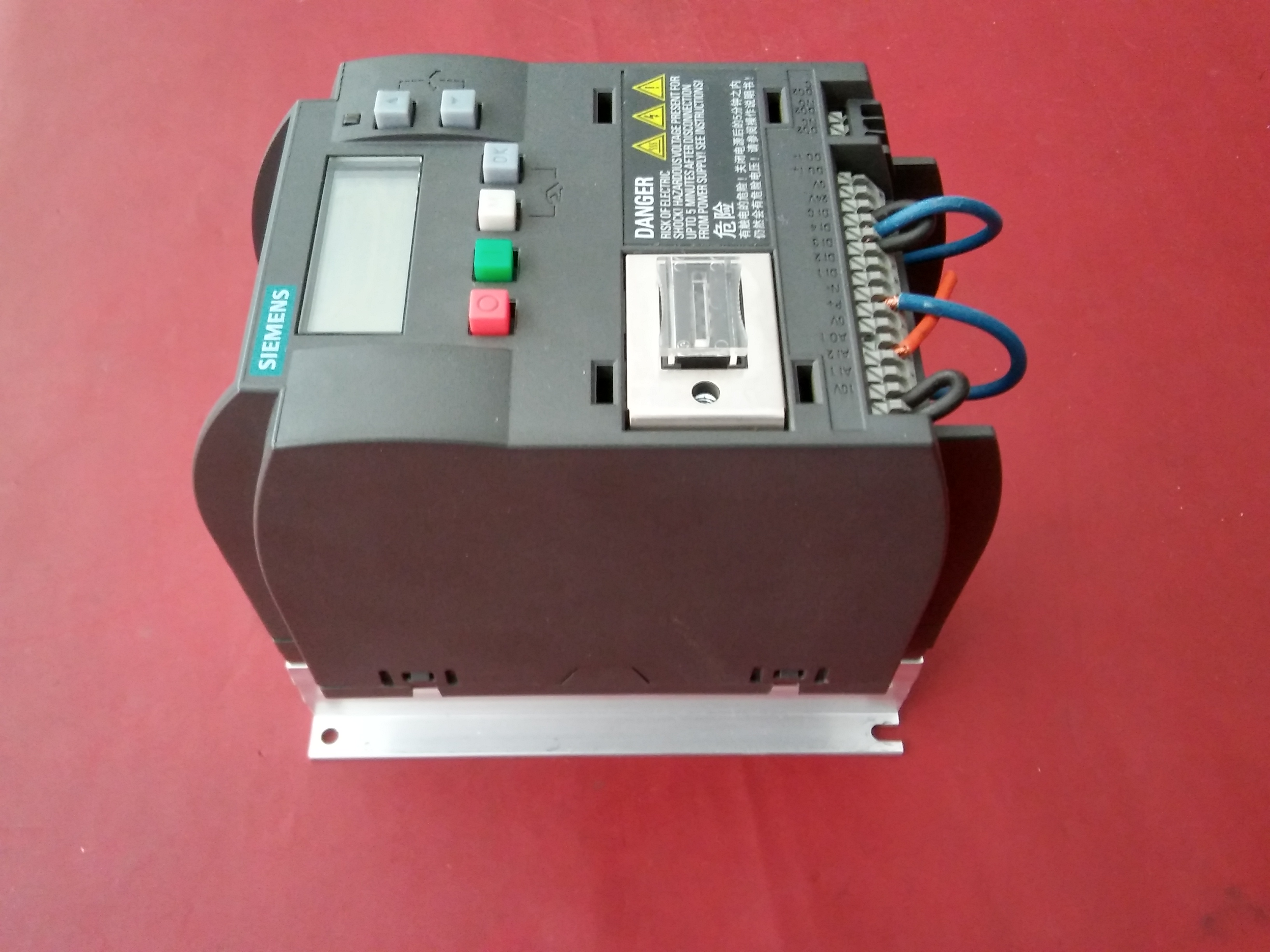 SIEMENS 6SL3210-5BE13-7UV0 V20 V 20 0,37KW 400-480V SÜRÜCÜ